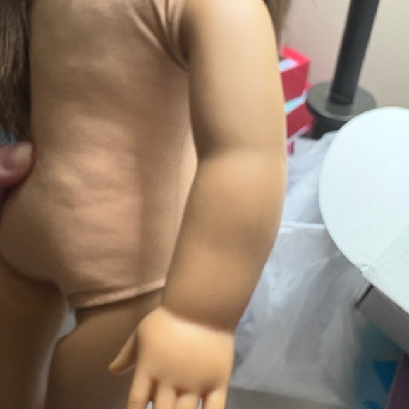 American girl. Brown hair brown eyes - Picture 9 of 12